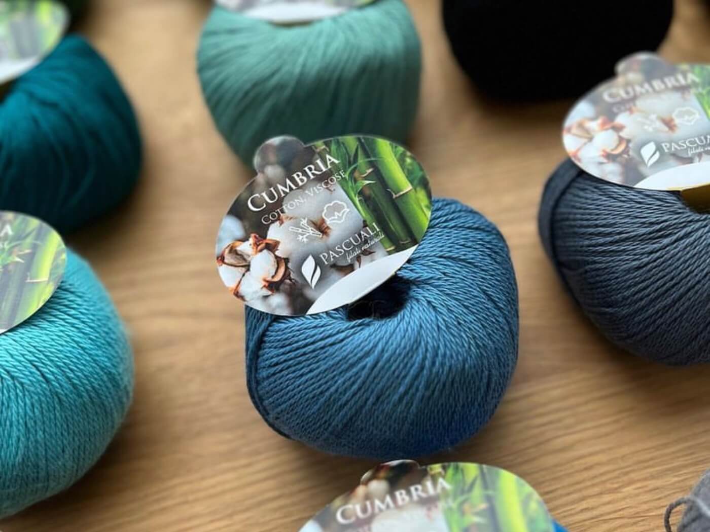 Auf die Nadeln geschaut: Cumbria - Pascuali