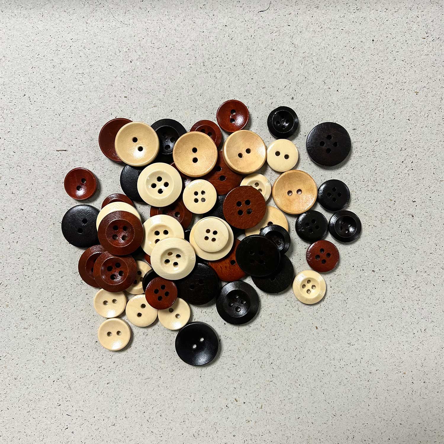 LOT DE 5 BOUTONS EN BOIS