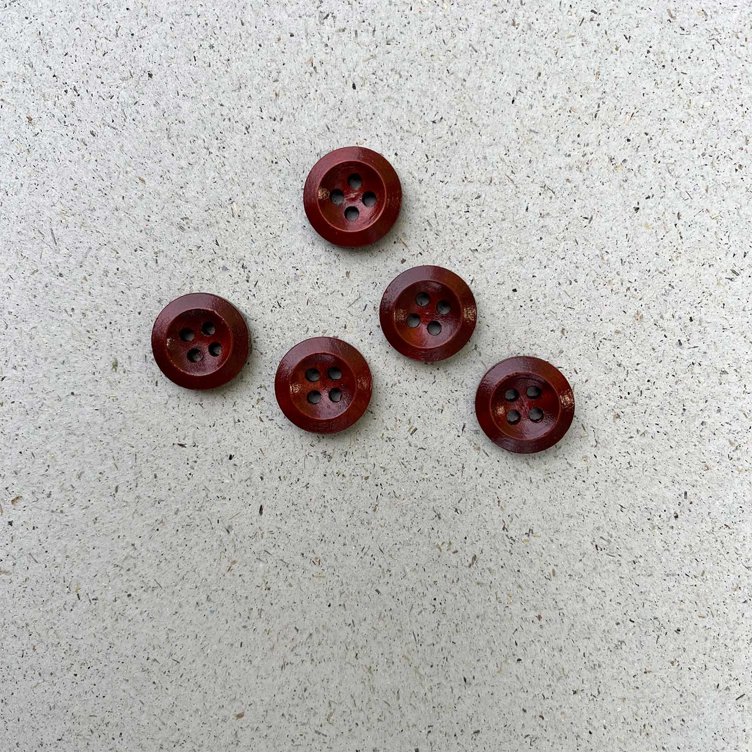 LOT DE 5 BOUTONS EN BOIS