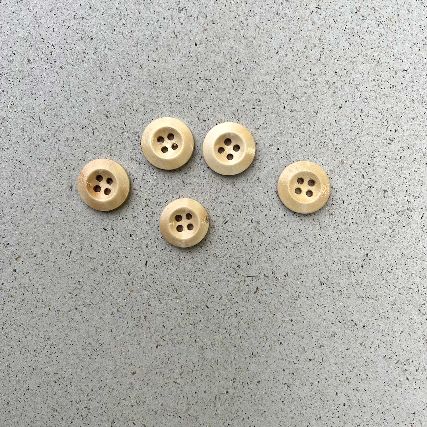 LOT DE 5 BOUTONS EN BOIS