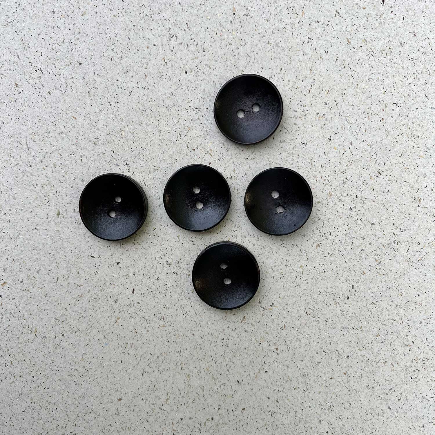 LOT DE 5 BOUTONS EN BOIS