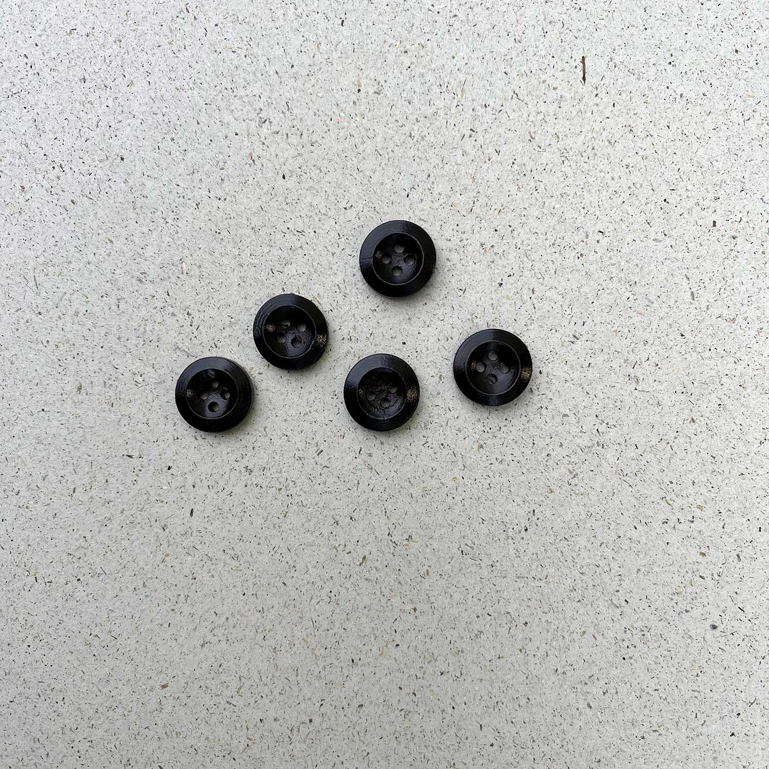 LOT DE 5 BOUTONS EN BOIS