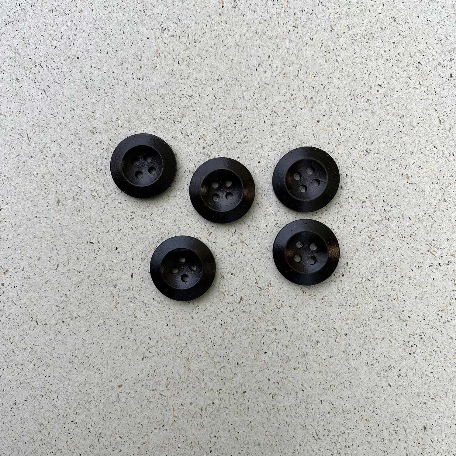 LOT DE 5 BOUTONS EN BOIS