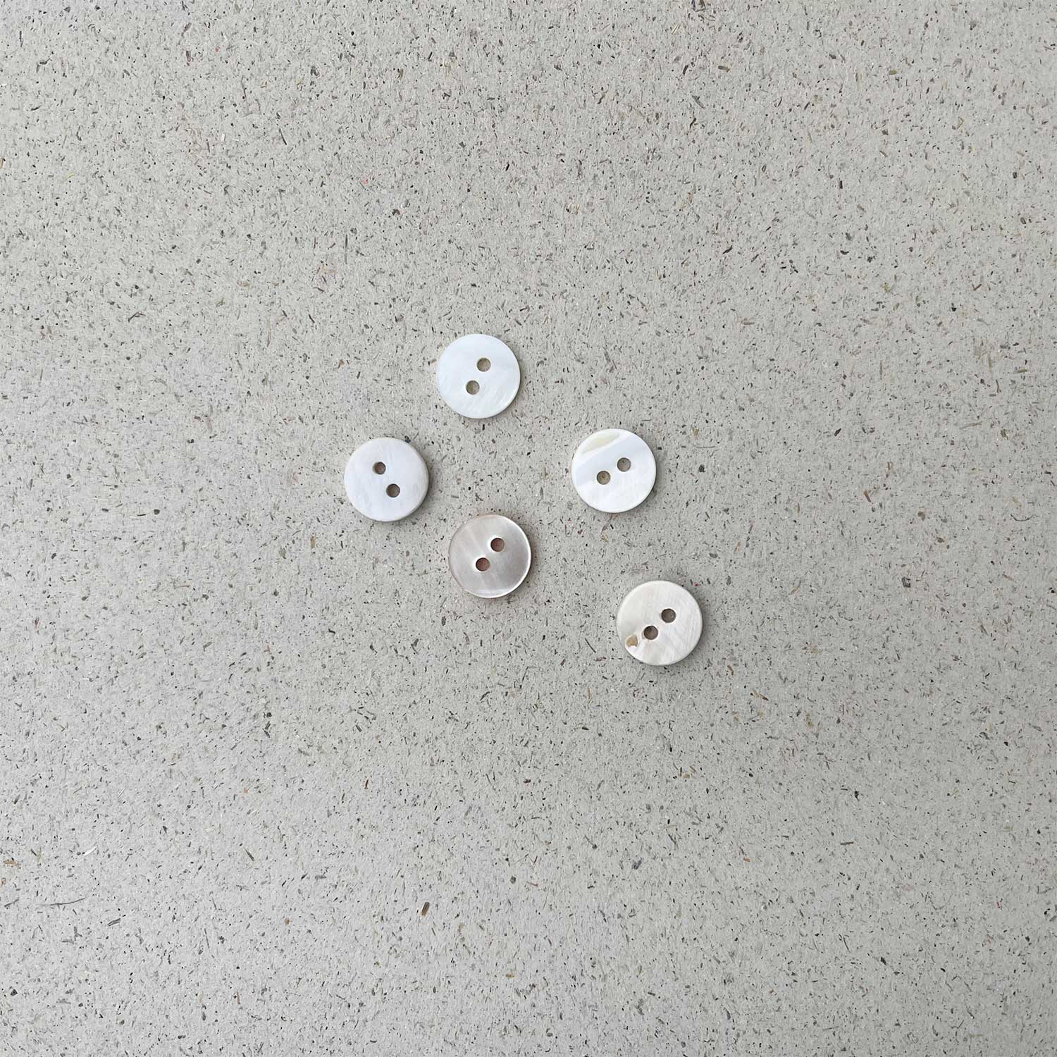 SCHIMMERNDE PERLMUTTKNÖPFE Set 5x